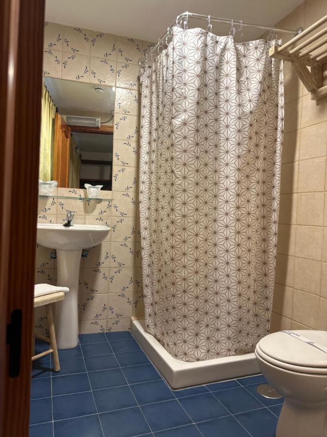 Hostal Moon Tolox Luaran gambar